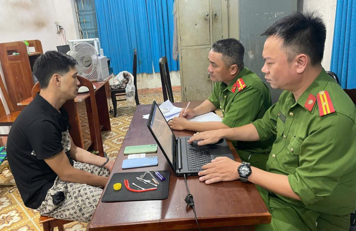 Bắt “đạo chích” chuyên trộm tài sản trong bệnh viện ở Đà Nẵng Bat “dao chich” chuyen trom tai san trong benh vien o Da Nang