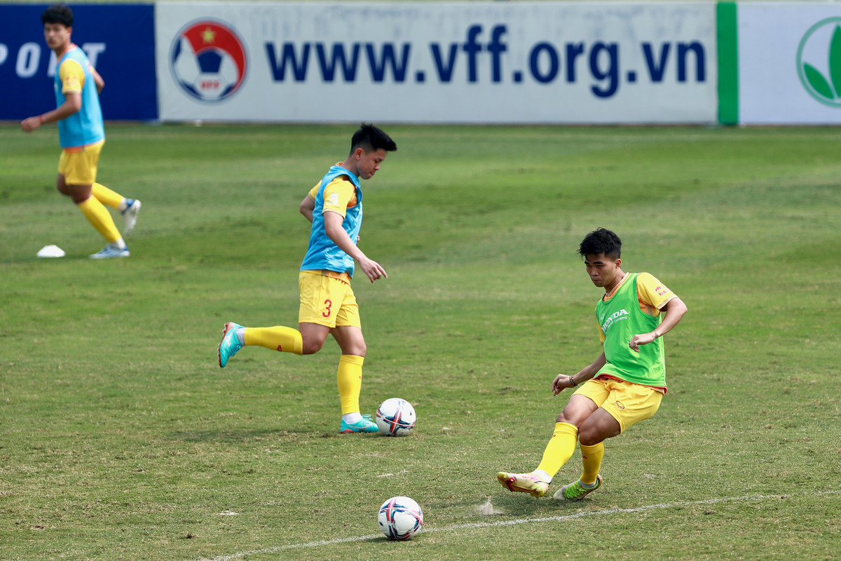 Trong tháng 3, U23 Việt Nam sẽ dần rút danh sách sau mỗi một đợt tập trung ngắn ngày. Tất cả cầu thủ đều nỗ lực thể hiện để được ở lại.