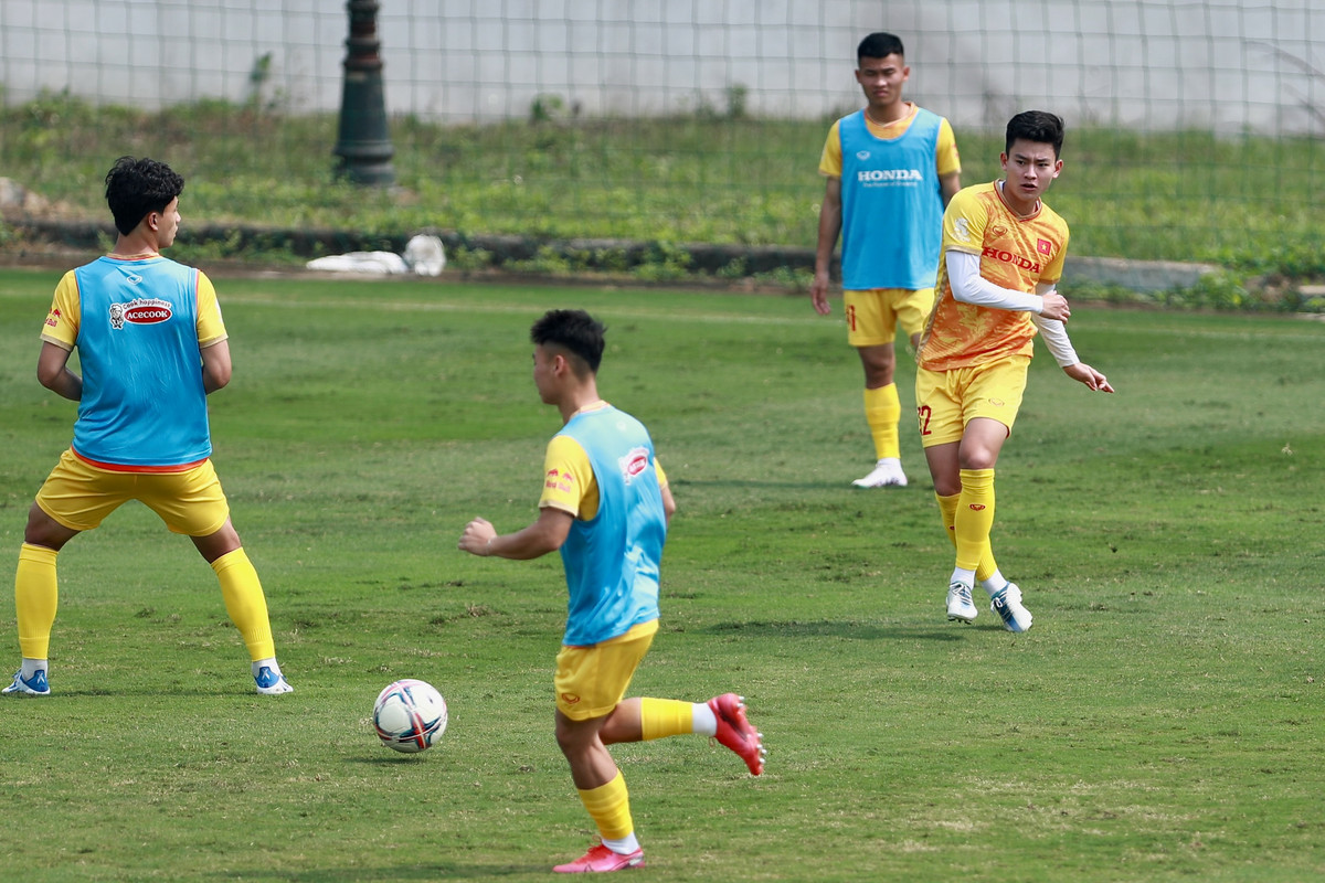 Sau mỗi lần được thị phạm, các cầu thủ khống chế bóng tốt hơn và triển khai bóng mạch lạc hơn.