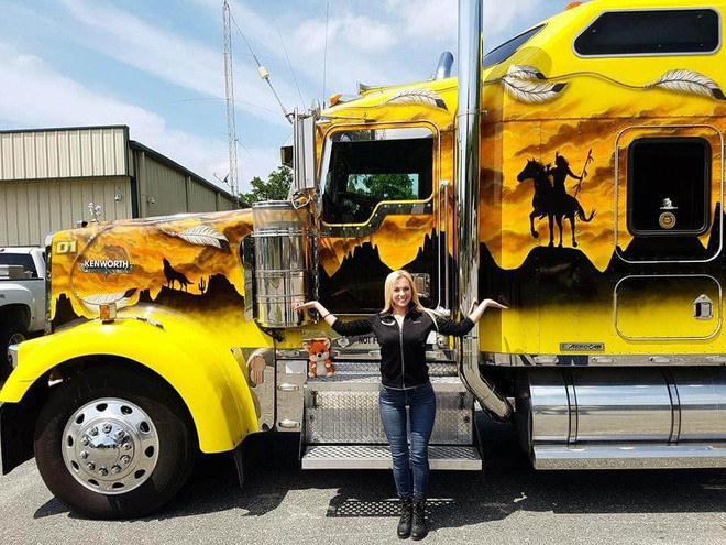 Co gai tung duoc khen la tai xe xe tai dep nhat the gioi gio ra sao-Hinh-8