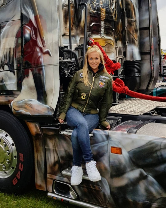 Co gai tung duoc khen la tai xe xe tai dep nhat the gioi gio ra sao-Hinh-5