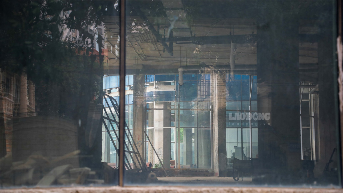 Bên trong bệnh viện vẫn chưa hoàn thiện.