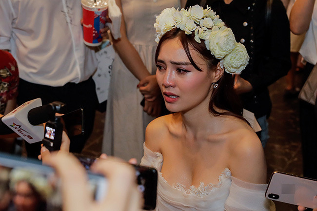 Ninh Dương Lan Ngọc lộ ảnh bị chụp lén, mặt mộc chưa chỉnh sửa cũng gây ngỡ ngàng - Hình 15 Ninh Duong Lan Ngoc lo anh bi chup len, mat moc chua chinh sua cung gay ngo ngang-Hinh-15