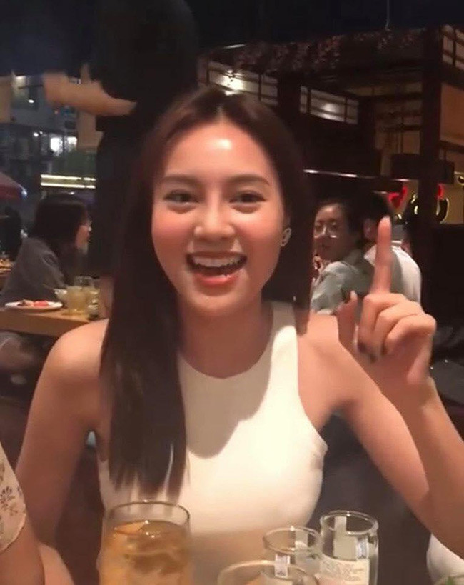 Ninh Dương Lan Ngọc lộ ảnh bị chụp lén, mặt mộc chưa chỉnh sửa cũng gây ngỡ ngàng - Hình 20 Ninh Duong Lan Ngoc lo anh bi chup len, mat moc chua chinh sua cung gay ngo ngang-Hinh-20