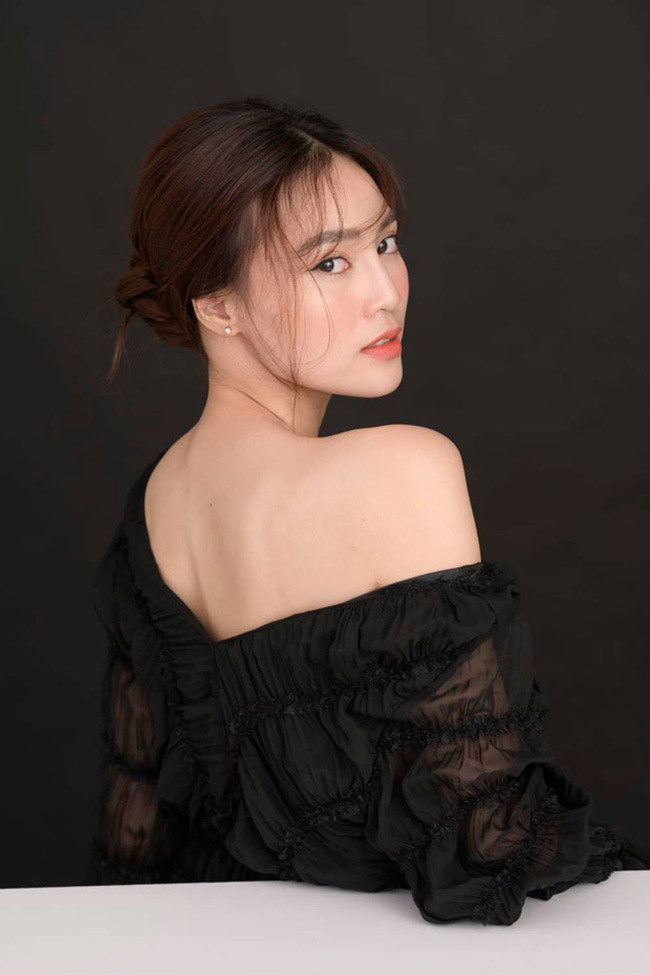 Ninh Dương Lan Ngọc lộ ảnh bị chụp lén, mặt mộc chưa chỉnh sửa cũng gây ngỡ ngàng - Hình 2 Ninh Duong Lan Ngoc lo anh bi chup len, mat moc chua chinh sua cung gay ngo ngang-Hinh-2