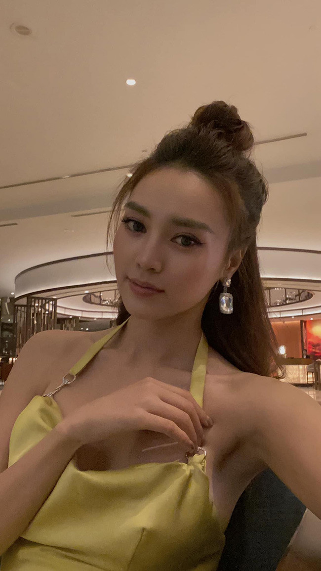 Ninh Dương Lan Ngọc lộ ảnh bị chụp lén, mặt mộc chưa chỉnh sửa cũng gây ngỡ ngàng - Hình 4 Ninh Duong Lan Ngoc lo anh bi chup len, mat moc chua chinh sua cung gay ngo ngang-Hinh-4