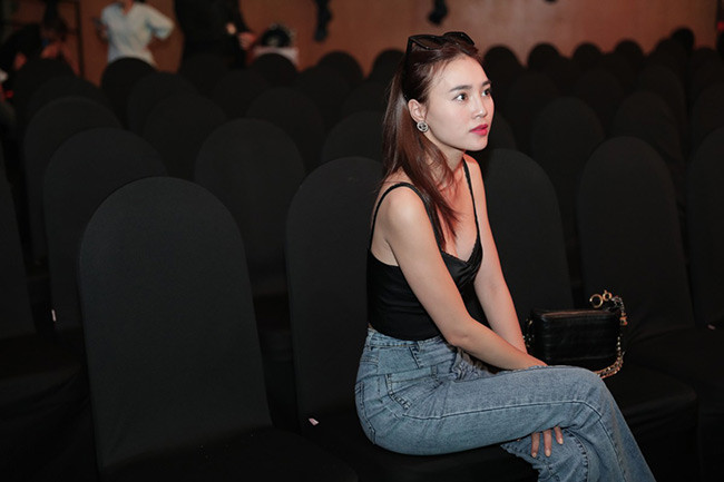 Ninh Dương Lan Ngọc lộ ảnh bị chụp lén, mặt mộc chưa chỉnh sửa cũng gây ngỡ ngàng - Hình 16 Ninh Duong Lan Ngoc lo anh bi chup len, mat moc chua chinh sua cung gay ngo ngang-Hinh-16