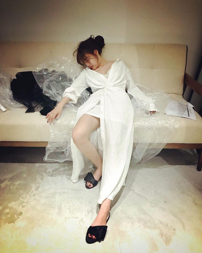 Ninh Dương Lan Ngọc lộ ảnh bị chụp lén, mặt mộc chưa chỉnh sửa cũng gây ngỡ ngàng - Hình 19 Ninh Duong Lan Ngoc lo anh bi chup len, mat moc chua chinh sua cung gay ngo ngang-Hinh-19