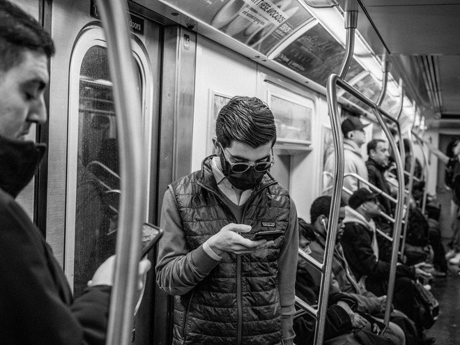 Cư dân vẫn sử dụng tàu điện ngầm nhưng bắt đầu cẩn trọng hơn.