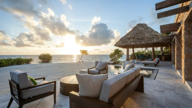 Nhiều người giàu khác lại tìm đến các nơi ngoài khơi xa như những chỗ trú ẩn đầy thoáng đãng và thư thái. Đảo Gladden thuộc vùng biển Caribbean là một trong những sự lựa chọn được ưa chuộng nhất. Ảnh: Private Islands Inc.