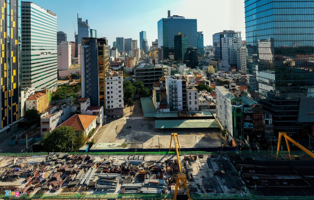 Ngày 25/11/2009, UBND TP.HCM giao quyền sử dụng đất 49 năm cho Công ty Hải Thành (thuộc Quân chủng Hải quân), với mục đích sử dụng đất đầu tư xây dựng cao ốc văn phòng cho thuê và dịch vụ thương mại, tiến độ thực hiện dự án là 3 năm (từ tháng 1/2009 đến tháng 12/2011).