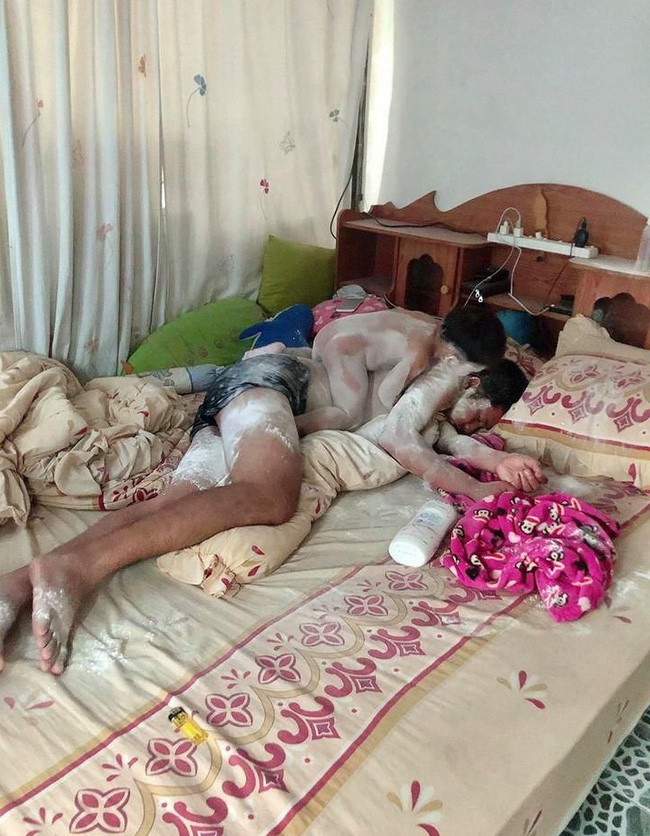 Trót ngủ quên khi trông con, ông bố nhận cái kết không thể đắng hơn - Hình 4 Trot ngu quen khi trong con, ong bo nhan cai ket khong the dang hon-Hinh-4