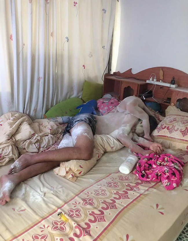 Trót ngủ quên khi trông con, ông bố nhận cái kết không thể đắng hơn - Hình 3 Trot ngu quen khi trong con, ong bo nhan cai ket khong the dang hon-Hinh-3