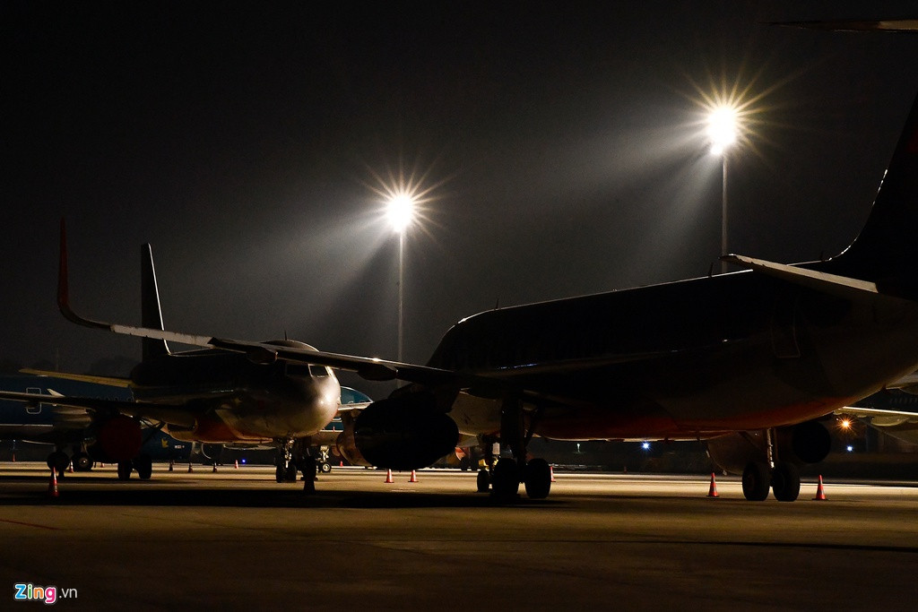 Còn với các hãng khác, ước tính Vietjet Air sẽ tốn khoảng 3,6 tỷ đồng mỗi tháng để đậu đỗ máy bay. Con số này của Bamboo Airways là khoảng 1,24 tỷ đồng/tháng và của Jetstar Pacific Airlines khoảng 720 triệu đồng/tháng. Con số này dựa trên mức giá thuê bãi đỗ được công bố.