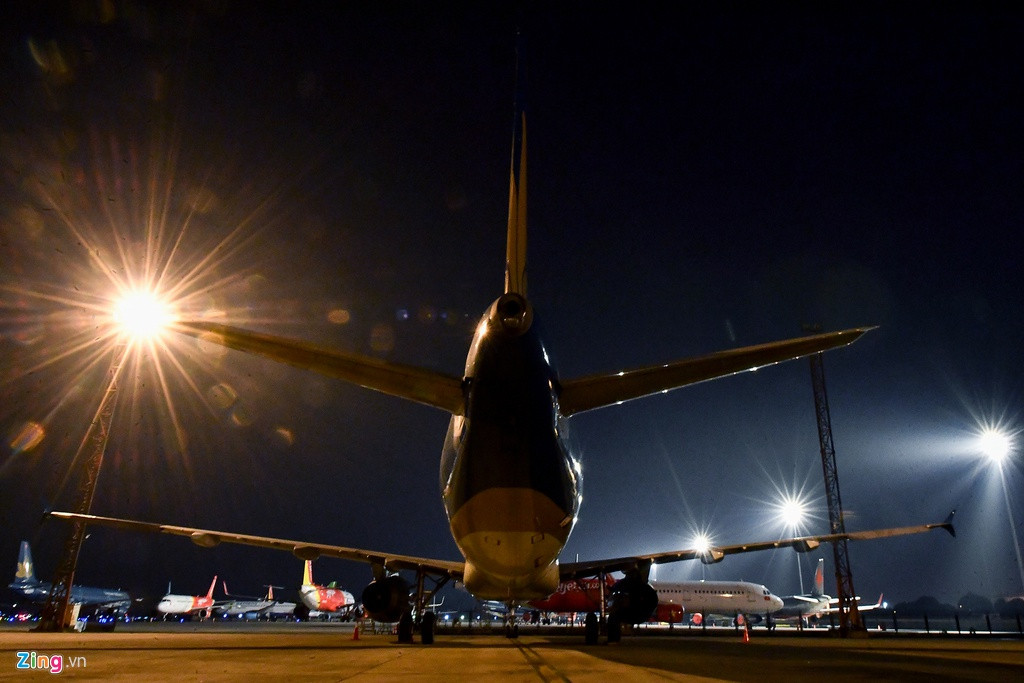Lãnh đạo sân bay Nội Bài cho biết đã phối hợp với Sư đoàn 371 và Công ty Kỹ thuật máy bay (VAECO) bổ sung 5 vị trí tại sân đỗ quân sự, 4 vị trí khác tại xưởng bảo trì máy bay.