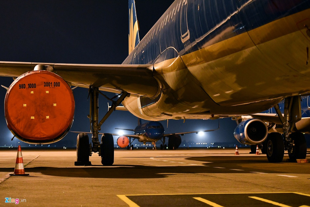 Trong tháng 3, Vietnam Airlines chỉ khai thác 7.244 chuyến bay, giảm 32% so với cùng kỳ 2019 và giảm 39,8% so với tháng 2. Tác động của dịch tới Vietjet Air cũng mạnh không kém khi trong tháng 3 hãng chỉ khai thác 7.556 chuyến bay, giảm 39,3% so với cùng kỳ và giảm 40,3% so với tháng 2. Bamboo Airways cũng ghi nhận số lượng chuyến bay thực hiện trong tháng 3 chỉ đạt 3.271 chuyến, giảm 21,2% so với tháng 2.