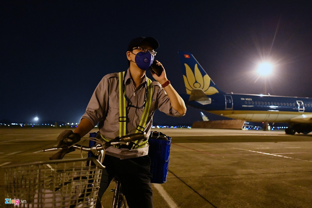 Theo văn bản được Bộ Giao thông Vận tải (GTVT) gửi Bộ Kế hoạch và Đầu tư (KH&amp;ĐT) về tình hình ảnh hưởng của dịch Covid-19 đến các đơn vị trong ngành GTVT, thiệt hại ban đầu của việc dừng khai thác nhiều đường bay được các hãng hàng không Việt Nam tính toán sơ bộ lên tới hơn 30.000 tỷ đồng.