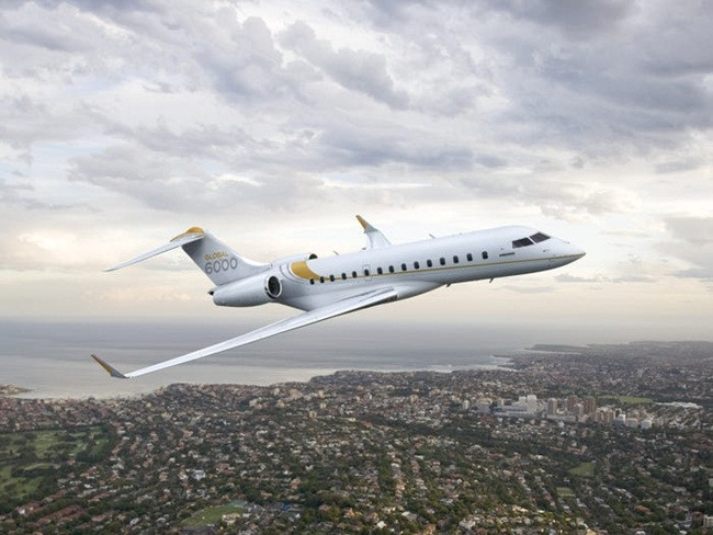 Bên trong dòng máy bay riêng này có gì là điều mà mọi người thắc mắc. Trong bài viết của Business Insider đăng tải năm 2018 cũng hé lộ phần nào nội thất bên trong một chiếc Bombardier 6000. Tất nhiên có thể có các kiểu thiết kế khác về nội thất bên trong tùy theo hãng bay hay nhu cầu sử dụng.