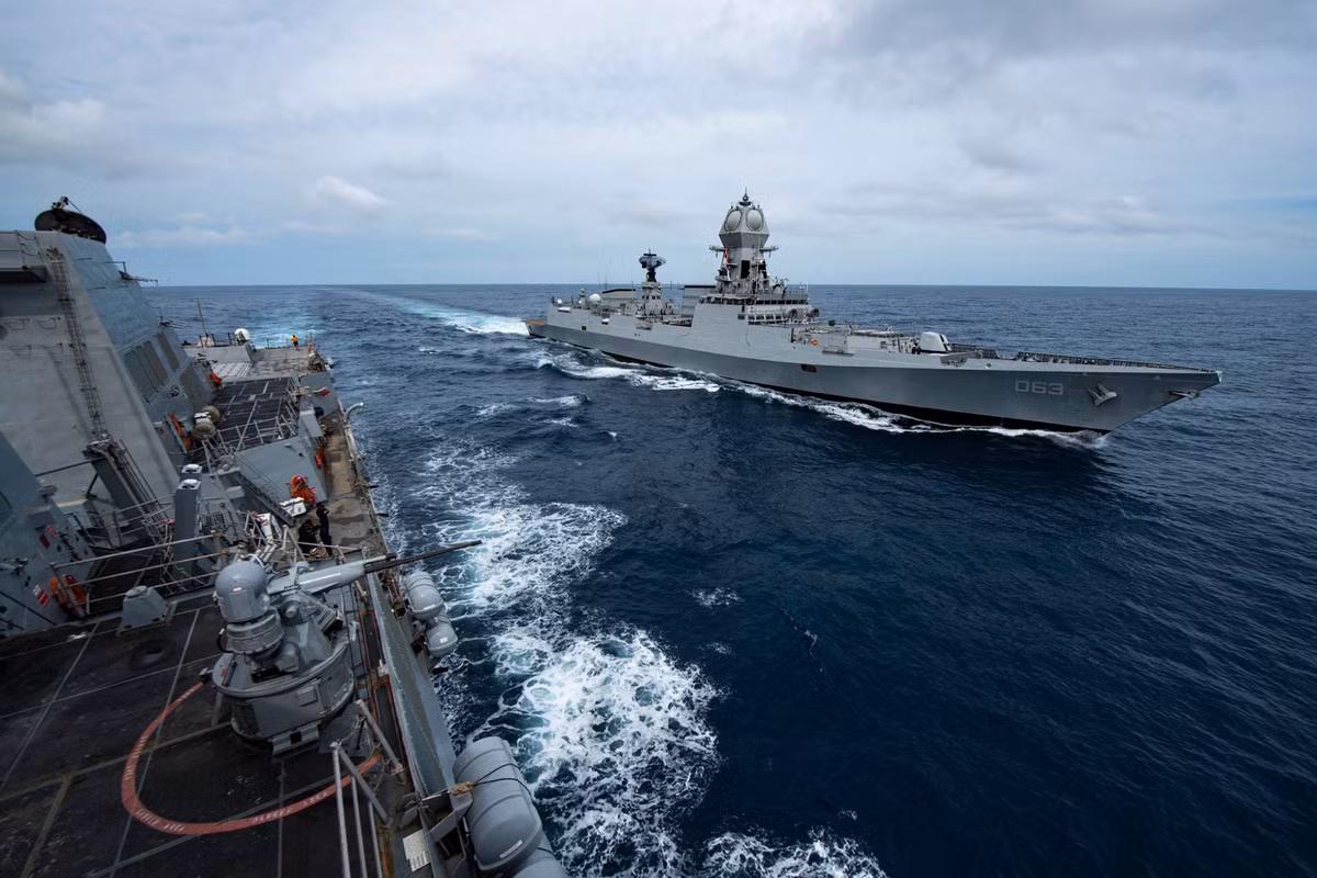 Thuyền trưởng Elaine Collins, chỉ huy hải đội tàu khu trục số 9, Hạm đội 7, cho biết cuộc tập trận là cơ hội tốt để tăng cường khả năng tương tác, củng cố mối quan hệ đối tác hàng hải với Ấn Độ, Nhật Bản và Australia. Ảnh: Hạm đội 7.