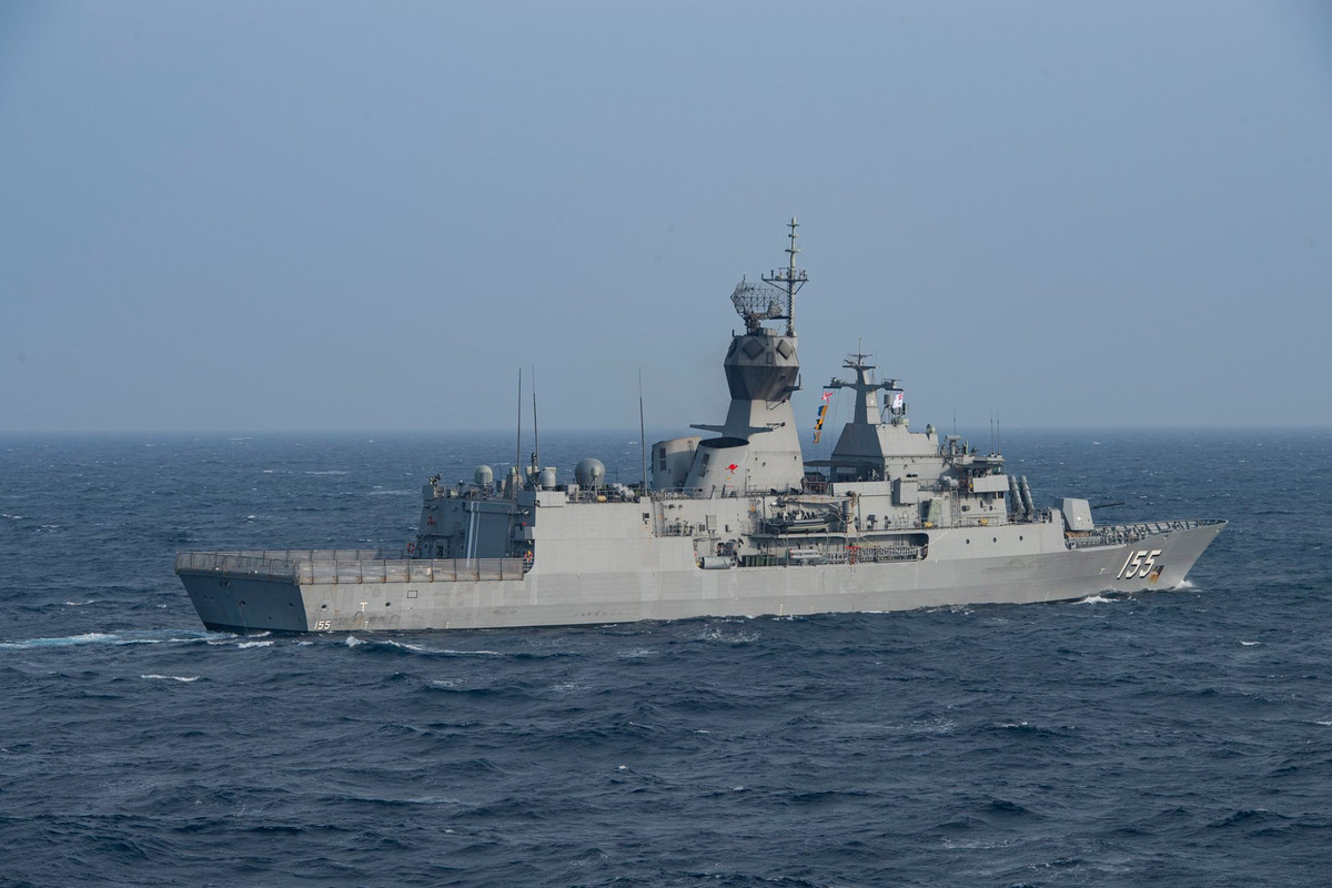 Hải quân Hoàng gia Australia cử tàu hộ vệ tên lửa HMAS Ballarat (ảnh) tham gia, thể hiện cam kết lâu dài của Australia trong việc đóng góp vào an ninh, ổn định và thịnh vượng của khu vực. Ảnh: Hạm đội 7.
