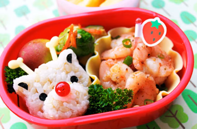 Người Nhật khi đó thường ăn chúng khi họ ngắm hoa anh đào dịp hanami hoặc ăn trong các bữa tiệc trà.