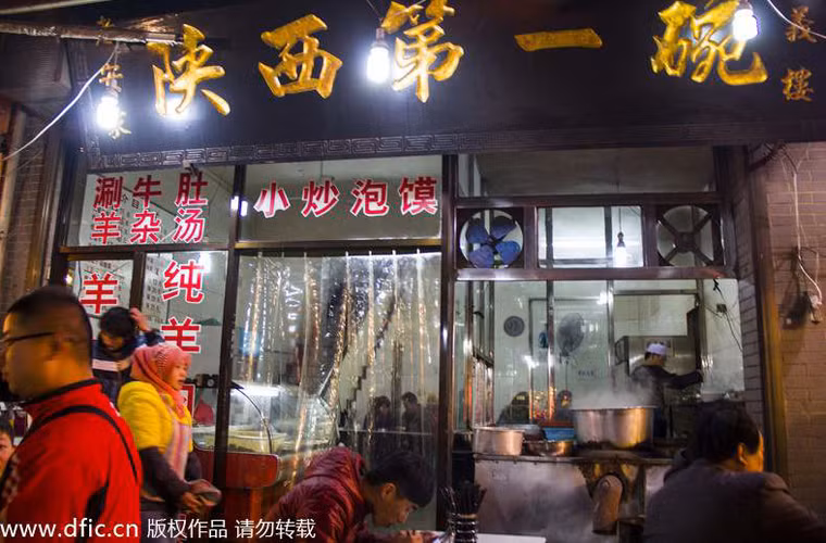 Còn người dân Tây An lại tự hào với các món mì đơn giản nhưng vẫn được lòng không ít thực khách.