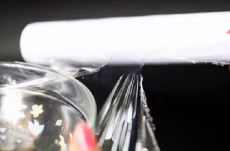 Nói về mức nguy hiểm từ chất này, Richard Wiles – phó chủ tịch của Environmental Working Group (Tổ chức Công tác Môi trường) cho biết: “Chúng tôi cho rằng PFOA nên bị cấm bởi nó là một chất gây ung thư và tồn tại dai dẳng trong môi trường”.