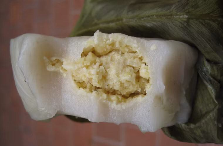 Bánh uôi tượng trưng cho tình yêu thương, tinh thần đoàn kết và là loại bánh không thể thiếu trong mâm cỗ truyền thống của người Mường vào dịp Tết Nguyên Đán.