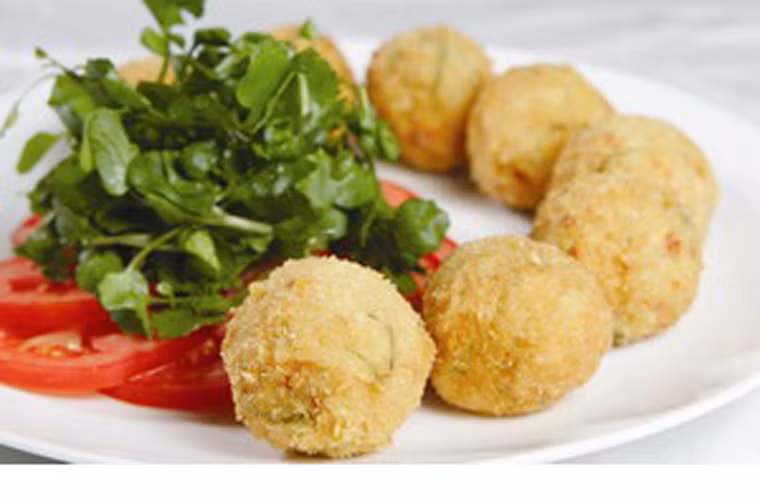 Ngoài ra, người ta còn dùng cá ngần để làm chua ngọt, chiên xù.