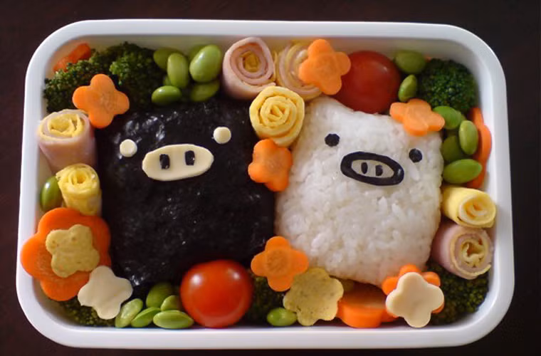 Nhìn chung, Bento không chỉ có hình thức đẹp mà thành phần thức ăn được gói gém cũng rất đa dạng và đủ chất.