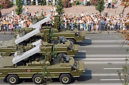 Tổ hợp tên lửa phòng không tự hành tầm thấp 9K33 Osa (SA-8).