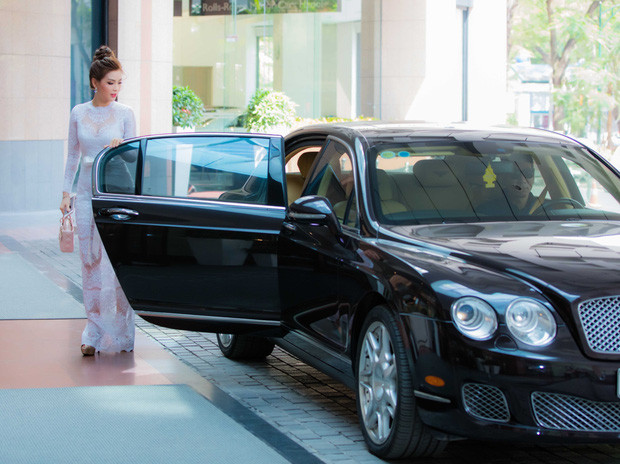 ũng chính chiếc xe này, hồi tháng 5/2017, nhiều người bất ngờ khi chứng kiến Diễm Trang được ông xã đưa đón đến sự kiện bằng siêu xe hơn 10 tỷ đồng.