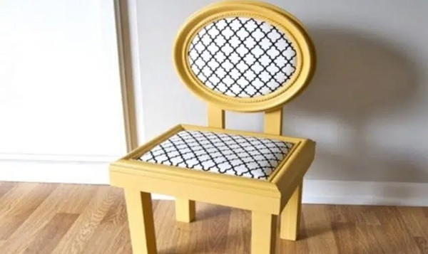  3. Sử dụng trong ghế ngồi: Với những chiếc ghế cao như này, bạn cũng hoàn toàn có thể sử dụng một chiếc khung ảnh treo tường làm viền bao quanh bên ngoài chỗ ngồi của ghế. Chỗ ngồi trở nên gọn gàng và chắc chắn hơn rất nhiều.