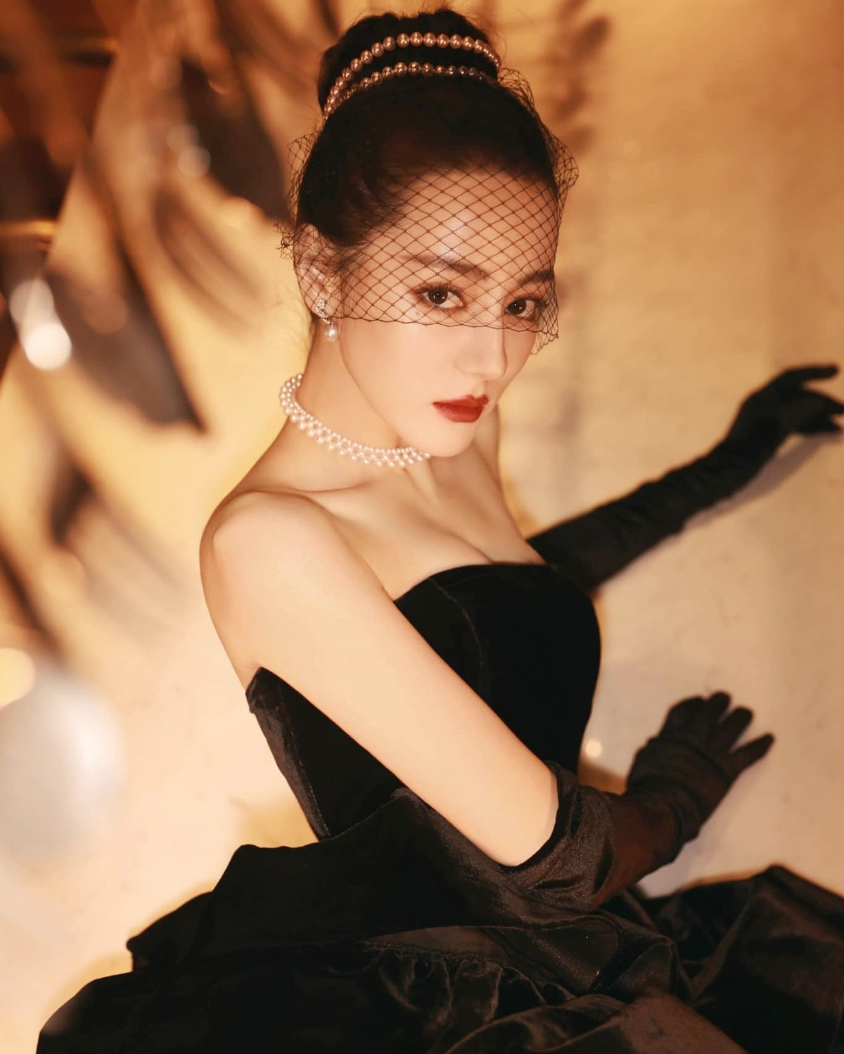 Nhiet Ba thua dau khi dong chung mot phim voi Trieu Lo Tu-Hinh-7