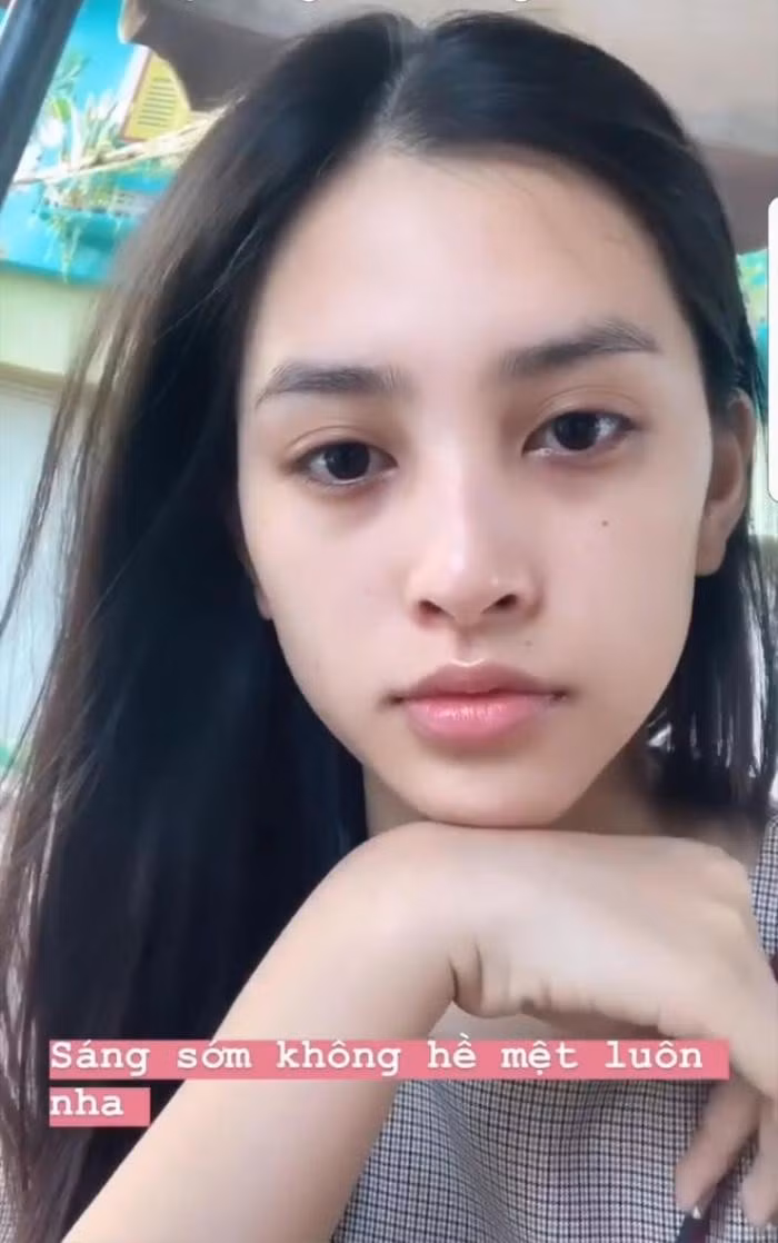 Ngay cả khi không trang điểm, Tiểu Vy vẫn cuốn hút, xứng danh "mỹ nhân ngàn năm có một".