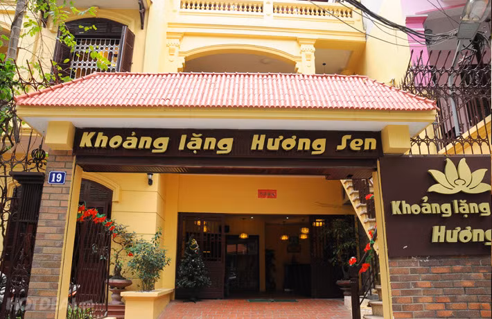 Thực khách có thể tùy chọn set lẩu hoặc set nướng, 1 voucher/ 1 set 4 người mà không phải bù thêm tiền.