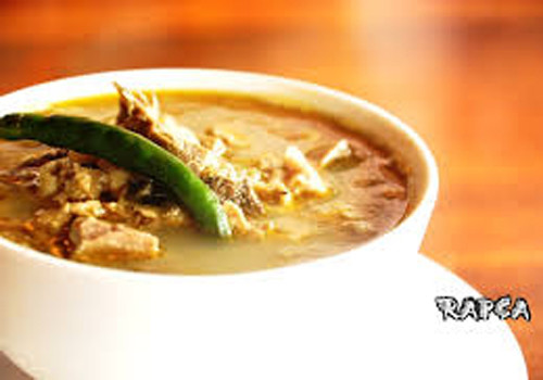 Món ăn được chế biến tương tự với nội tạng dê hay nội tạng bò hầm cùng quả bile mang đến có vị đắng và màu xanh đặc trưng của loại quả này.