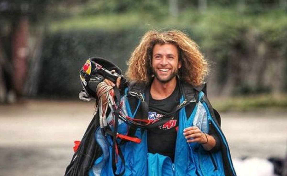 Đời sống - Thót tim chứng kiến cảnh người đàn ông bay vào 'ngôi nhà của quỷ'