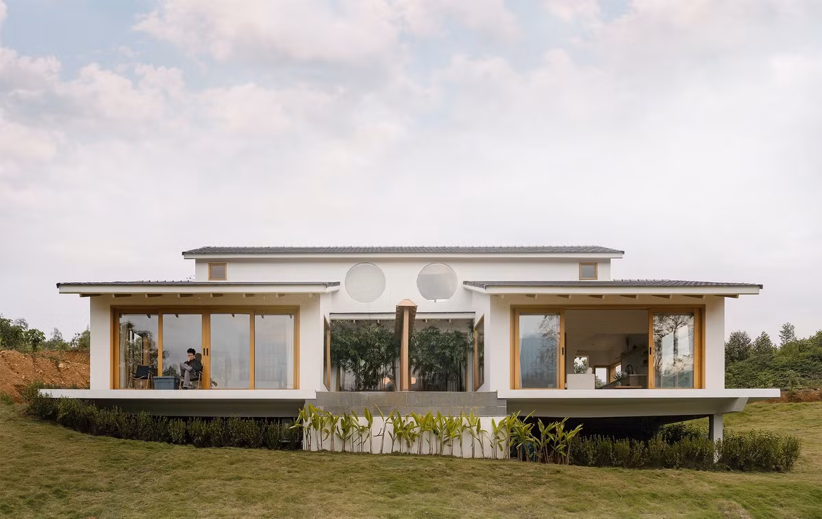 Ngôi nhà Nhật Bản “mọc” trên đỉnh đồi, mang tầm nhìn vạn người mê ảnh 1