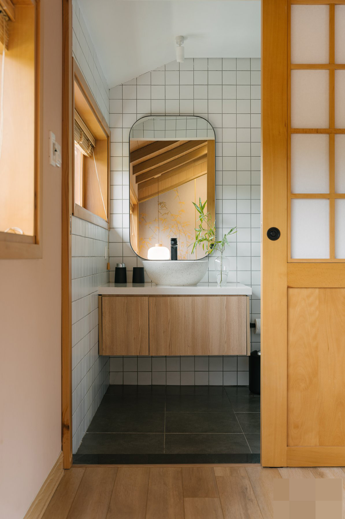 Ngôi nhà Nhật Bản “mọc” trên đỉnh đồi, mang tầm nhìn vạn người mê ảnh 17