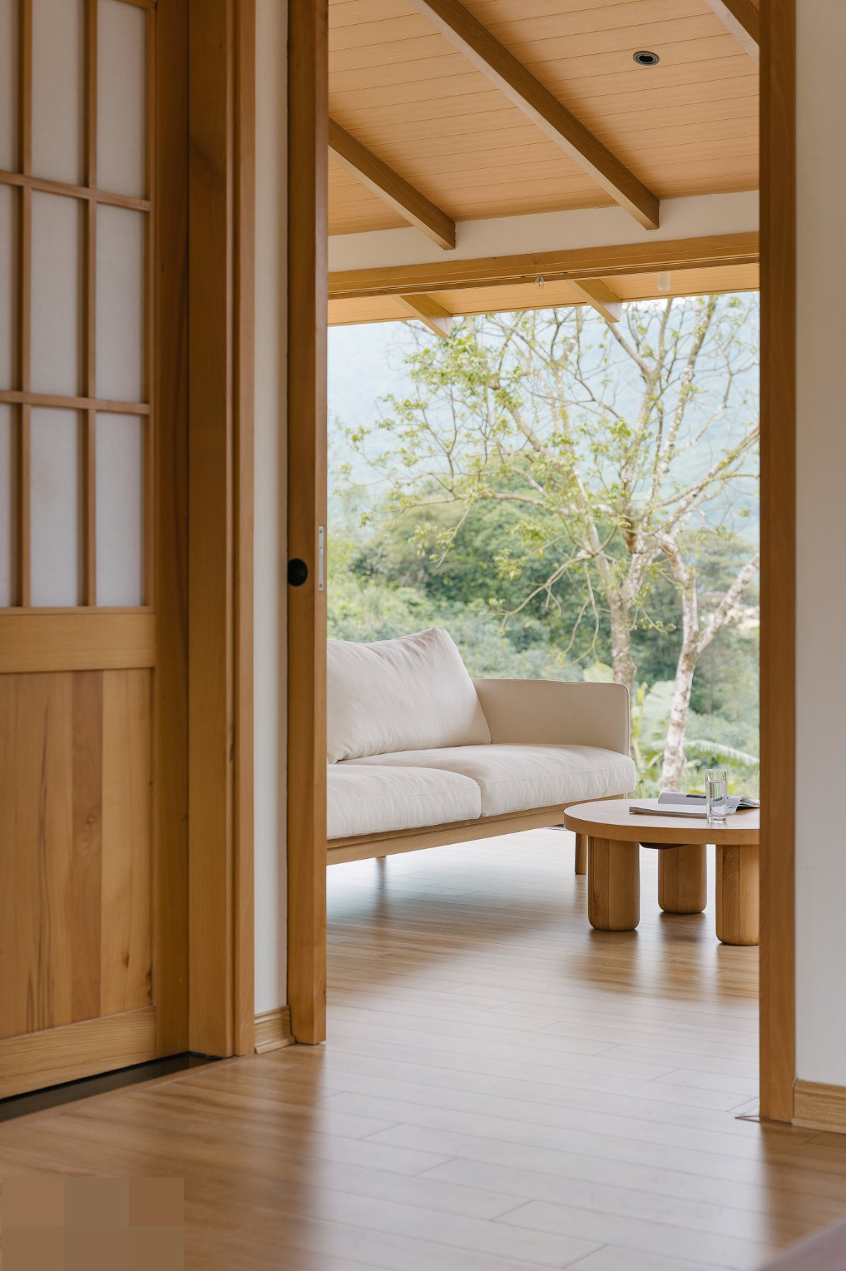 Ngôi nhà Nhật Bản “mọc” trên đỉnh đồi, mang tầm nhìn vạn người mê ảnh 18