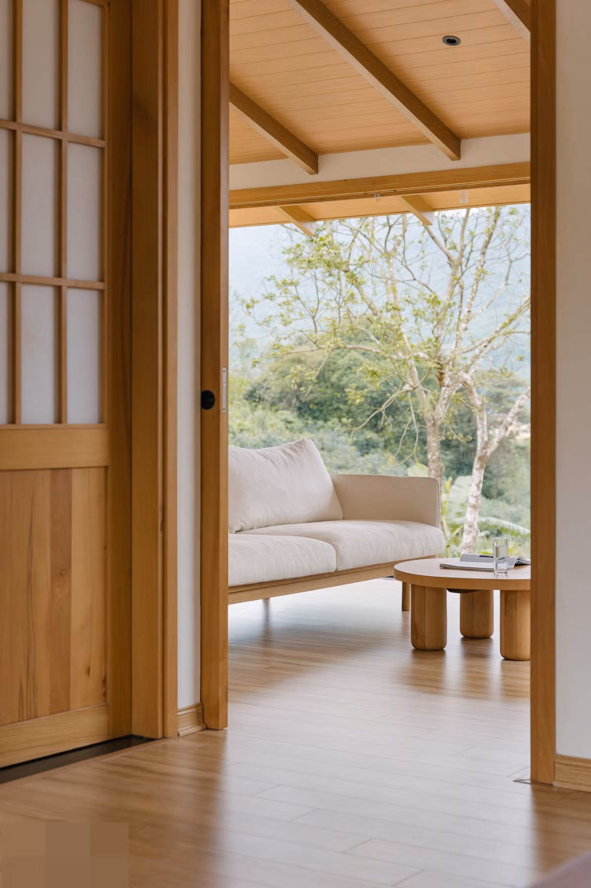 Ngôi nhà Nhật Bản “mọc” trên đỉnh đồi, mang tầm nhìn vạn người mê ảnh 18