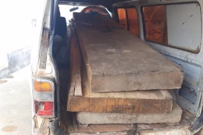 Chu tich xa bat go lau xong 'bieu' cho lanh dao huyen