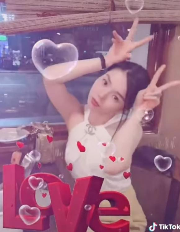 Phan ung sieu yeu cua Lam Bao Chau khi thay Le Quyen 