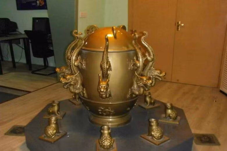 Sử sách ghi rằng, cố máy của Trường Hành từng cảnh báo chính xác về một trận động đất ở cách đó cả nghìn dặm. Nếu đây là sự thật, thì năng lực của máy hậu phong địa động nghi chẳng kém gì các địa chấn kế tối tân nhất hiện nay.