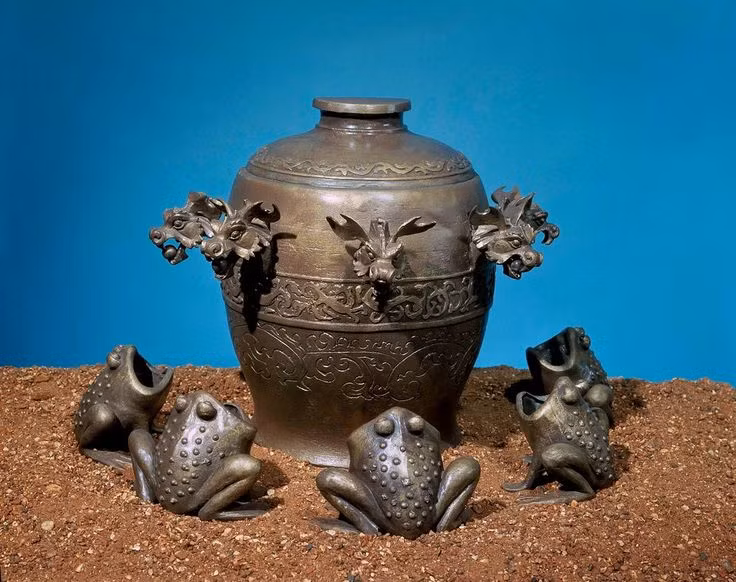 Mỗi con rồng và con cóc đều liên quan đến một điểm la bàn, vì thế triều đình sẽ nhanh chóng biết chính xác nơi nào có thảm họa để gửi binh cứu viện.