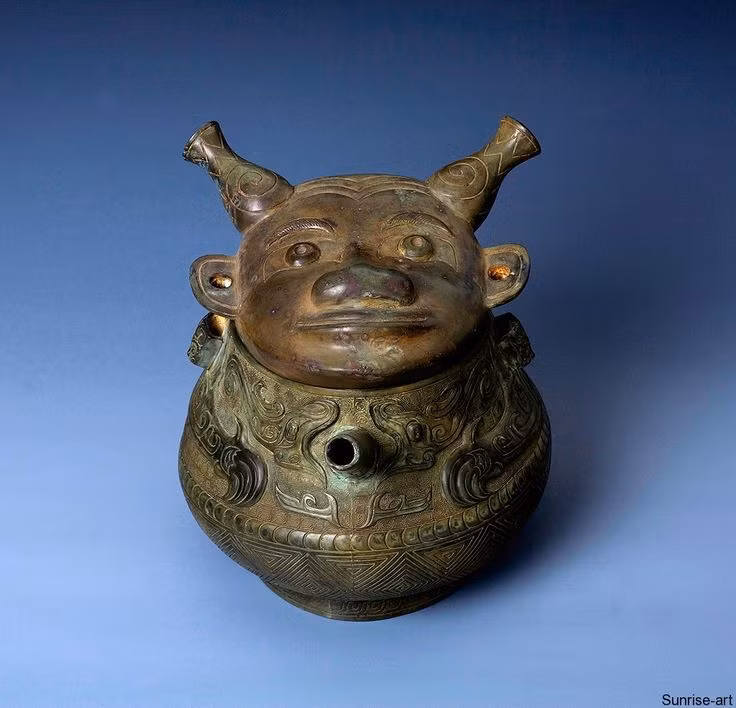 Những di tích đáng kể về nhà Hạ đã được phát hiện ở văn hóa Nhị Lý Đầu (tỉnh Hà Nam và Sơn Tây), song các chứng cứ là chưa đủ để khẳng định sự tồn tại của một triều đại phong kiến.