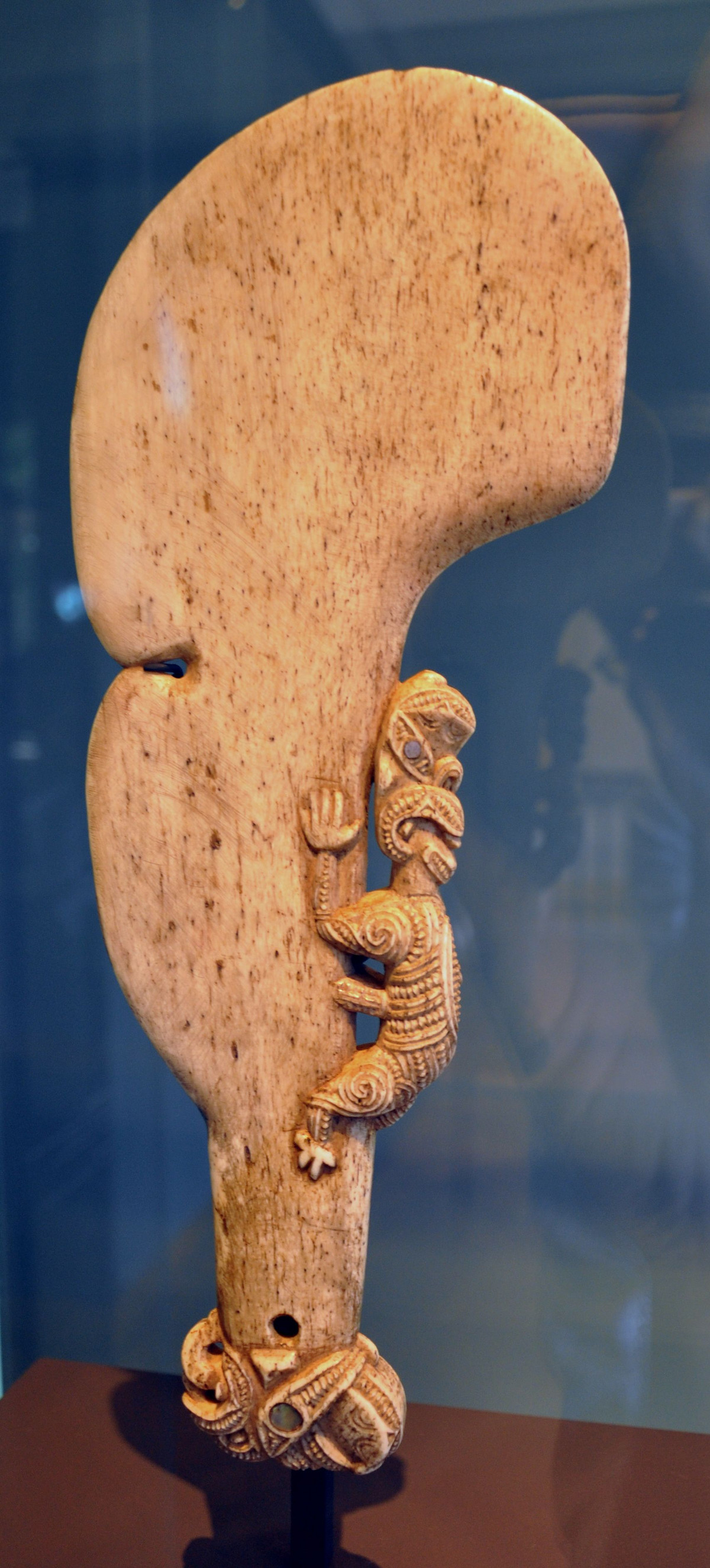 Tên gọi wahaika có nghĩa là "miệng của cá", bắt nguồn từ cái khía ở một bên được sử dụng để tước vũ khí của đối thủ.