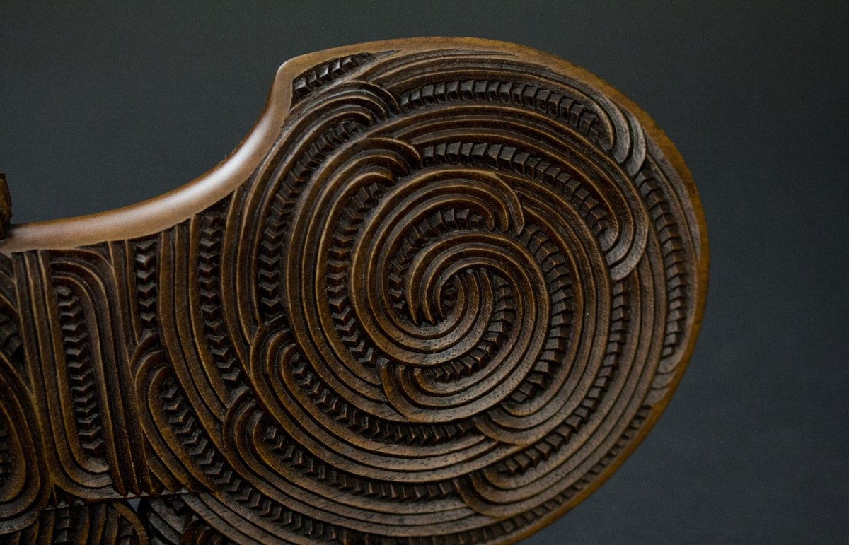 Mức độ tinh xảo của wahaika thể hiện địa vị của người sở hữu. Những chiếc wahaika được chế tác cầu kỳ nhất chỉ dành cho những người có địa vị cao trong cấu trúc bộ tộc Maori.