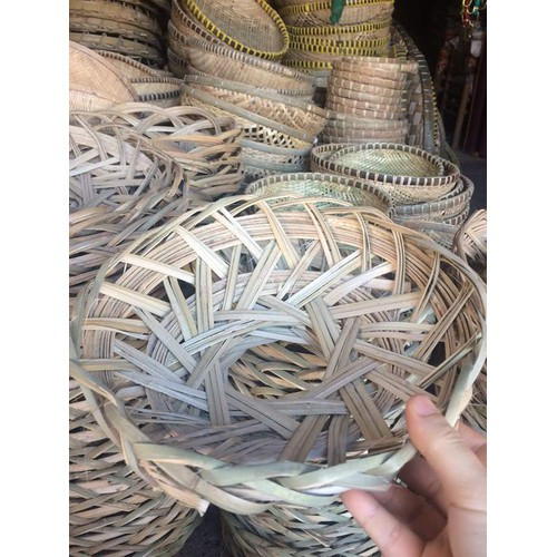 Do đan bằng tre nên rế chịu được sức nóng của nồi gang. Điểm yếu của vật liệu này là tuổi thọ không được cao. Những chiếc nồi đặt lên rế bưng nên sau một thời gian sẽ khiến cái rế bị bung ra, phải bỏ đi mua cái khác.